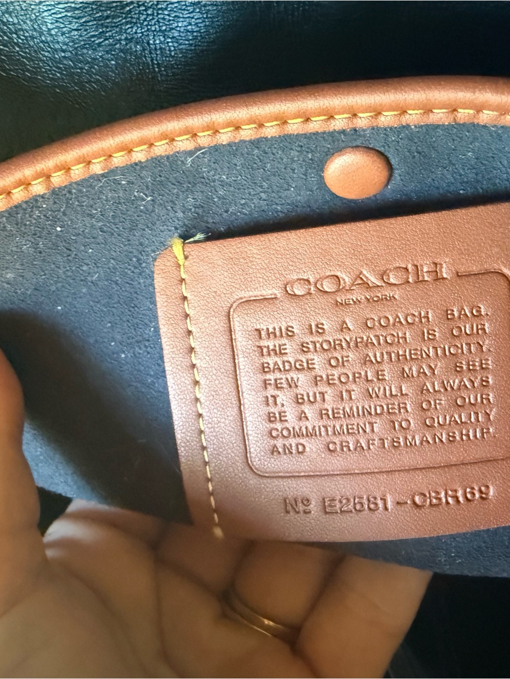 Coach Empire 40 in Loved Leather. - Picture 4 of 6